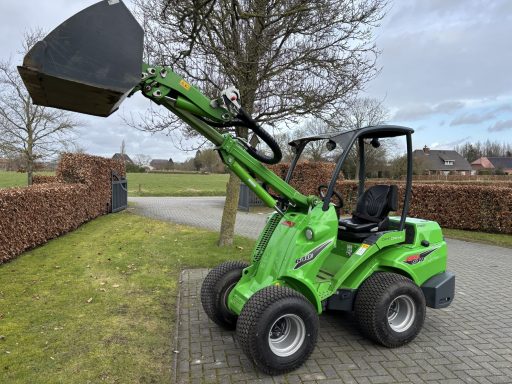 Avant 640i shovel
